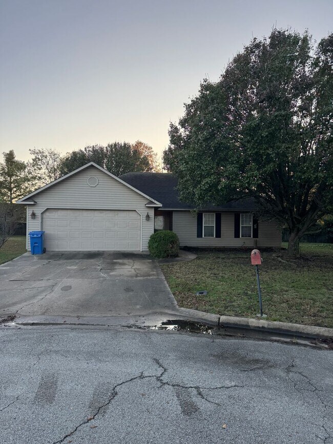 Primary Photo - 3 Bed / 2 Bath Available Now