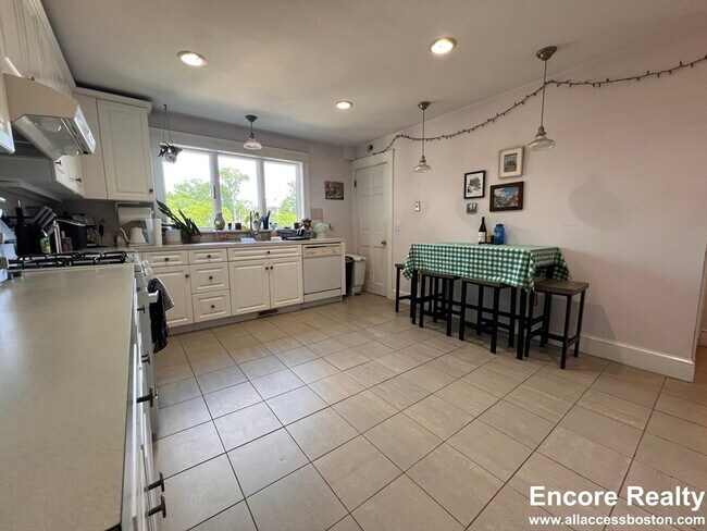 Building Photo - 9 Kenwood St