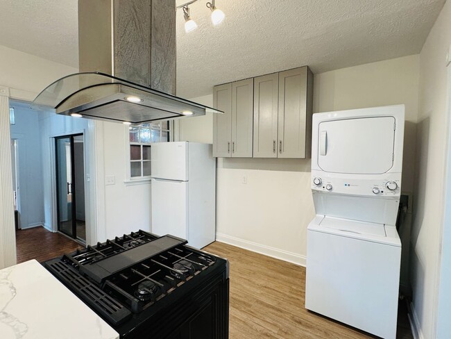 Building Photo - 4-Bedroom just perfect for your family