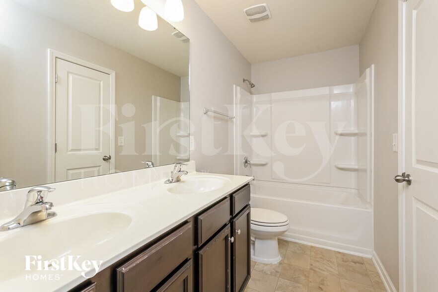 Building Photo - 3283 Grandview Club Rd