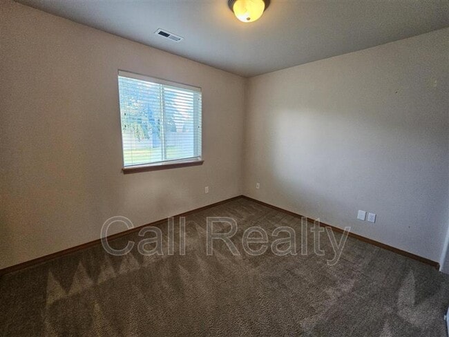 Building Photo - 1506 E Vanetta Ave