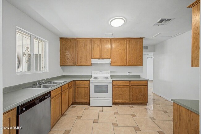 Building Photo - 7008 N 12th St