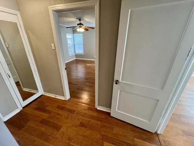 Building Photo - 3225 Knox St