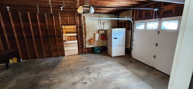 Building Photo - 6 Greenacre Rd