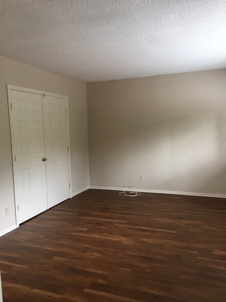 Building Photo - 5422 Quakertown Ave