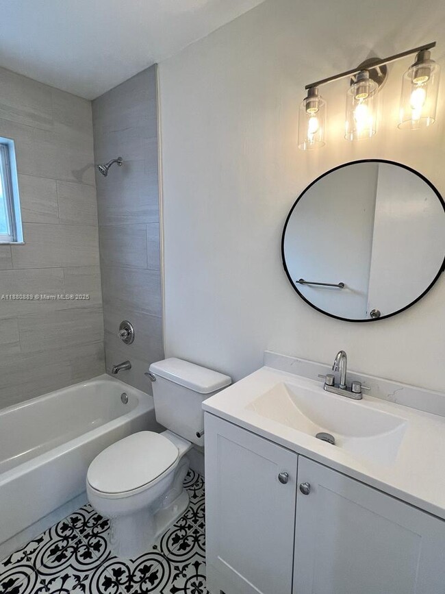 Building Photo - 2208 W 74th St