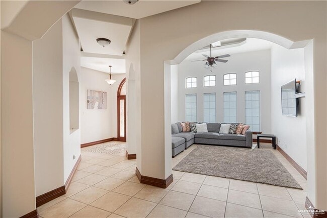 Building Photo - 1213 Rhett Dr