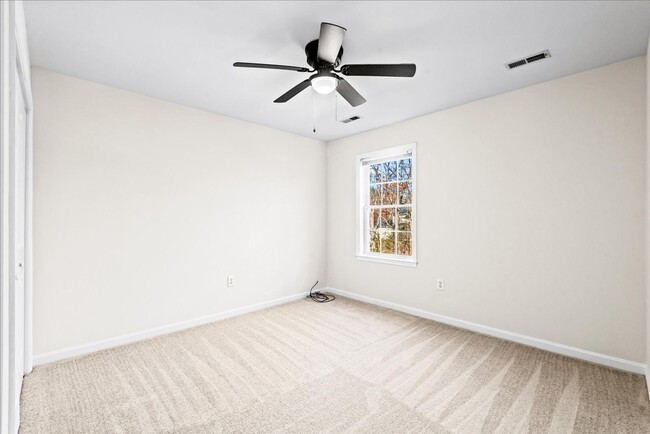 Building Photo - Near VRE and I-95!