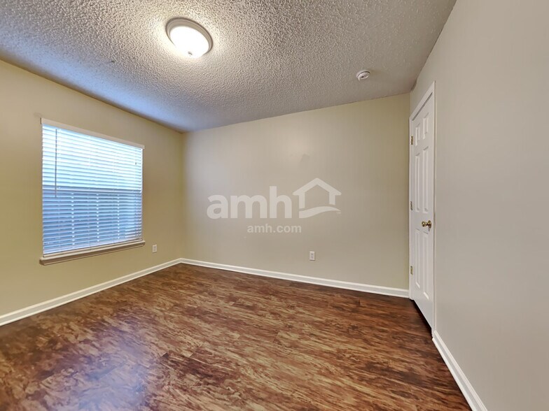 Building Photo - 530 Fallen Timbers Dr