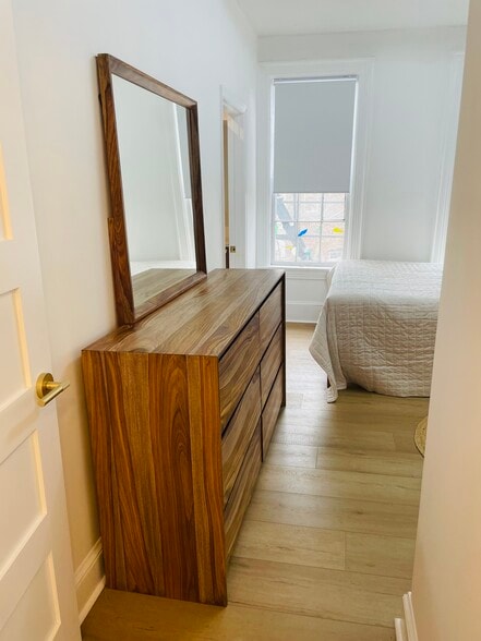 Building Photo - 313 C St SE