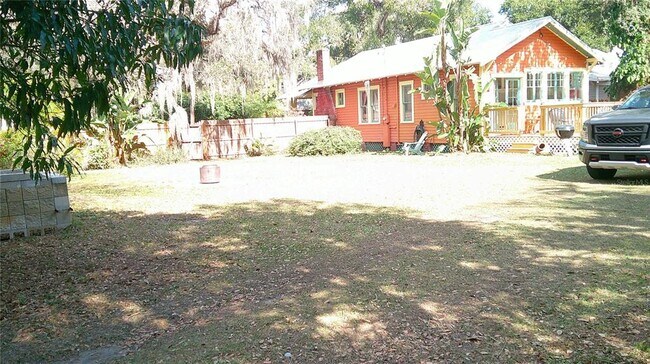 Building Photo - 303 E Plymouth St