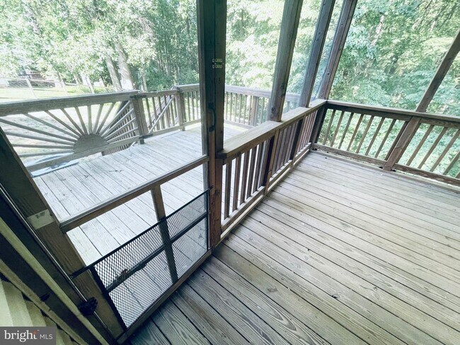Building Photo - 1129 Edward Dr