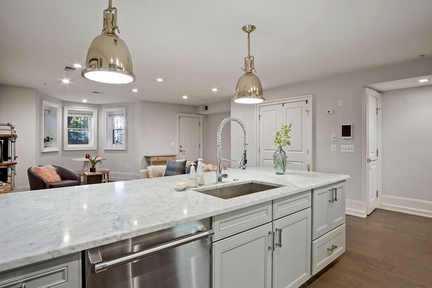 Building Photo - 1506 Q St NW