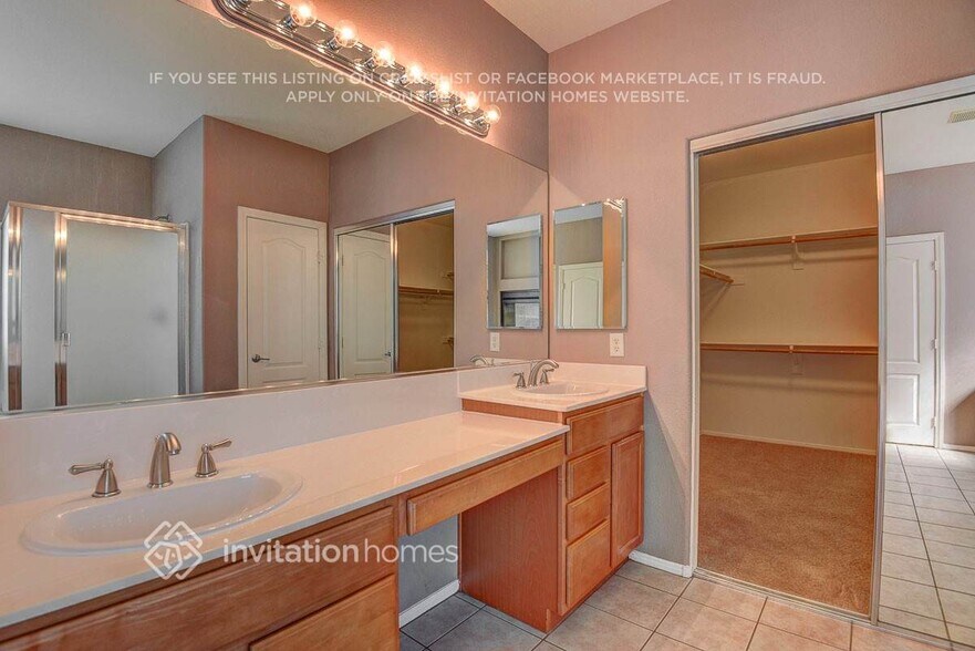 Building Photo - 5795 Farmhouse Ct