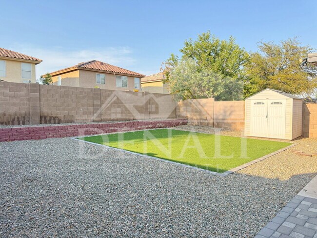 Building Photo - 11810 W Sunnyside Dr