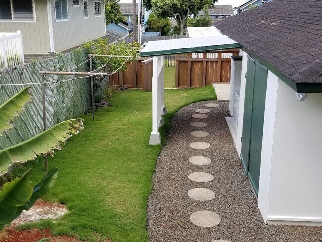 Building Photo - NEWLY RENOVATED -2 Bed, 2 Bath, 2 Parking Duplex in Aiea- UTILITIES INCLUDED!!