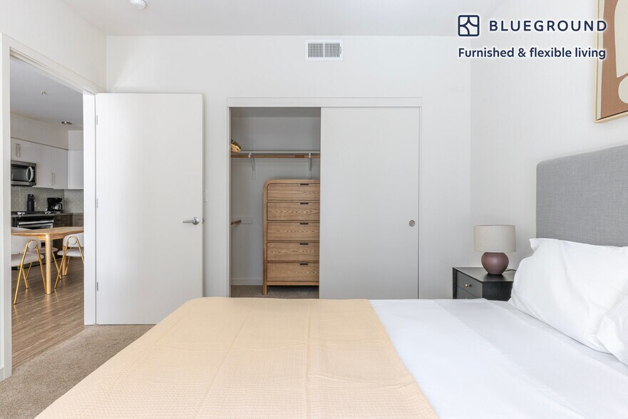 Building Photo - 650 E Capitol Ave