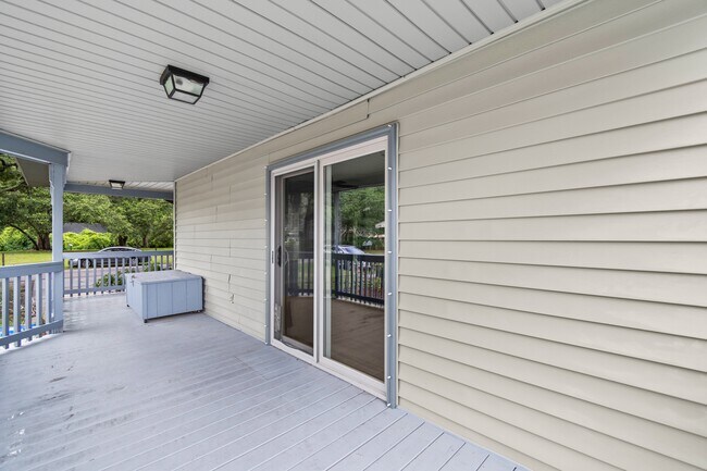 Building Photo - 311 S Willow Dr