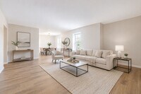 Building Photo - 351 N Post Oak Ln