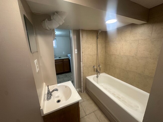 Building Photo - Shaul Properties - 419 1/2 W 14th