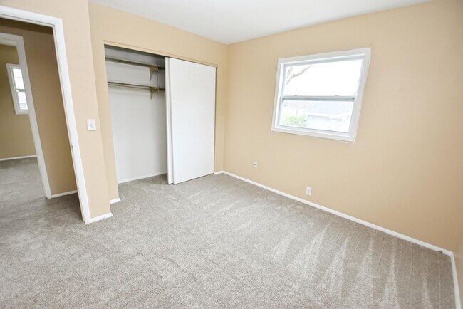 Building Photo - Remodeled 4 bedroom 2 bath home near Near Notre Dame