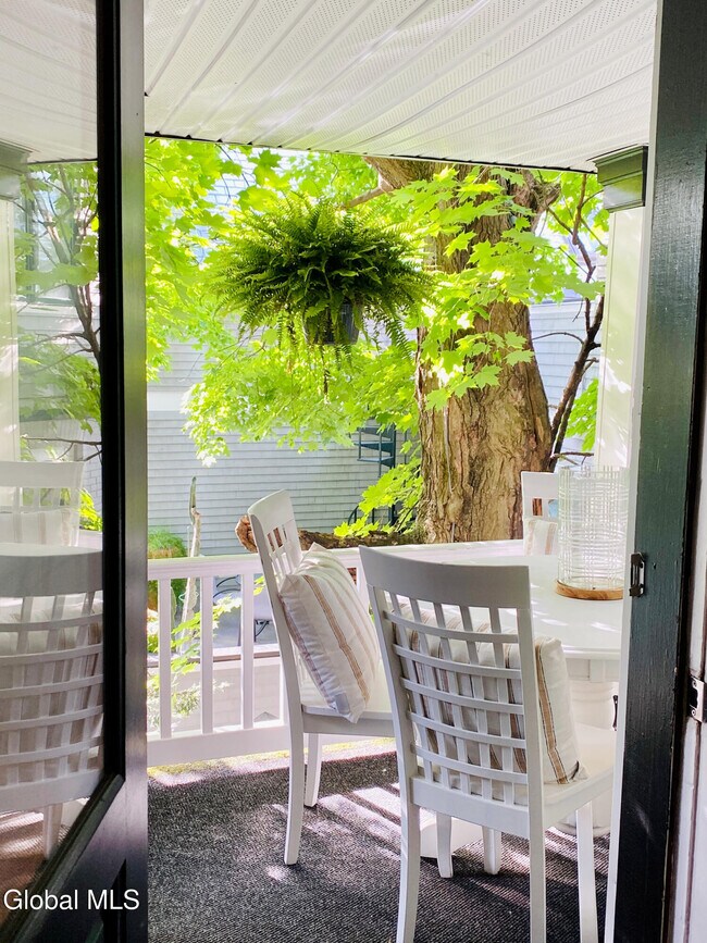 Building Photo - 590 N Broadway