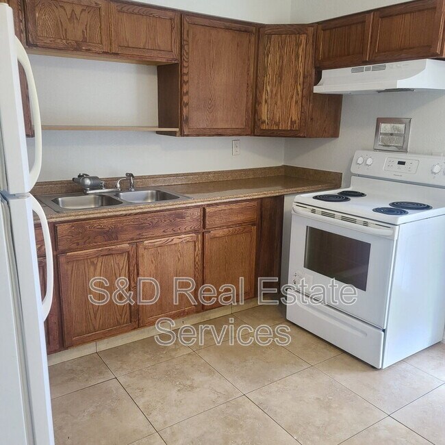 Building Photo - 2415 S Crystal Lake Dr