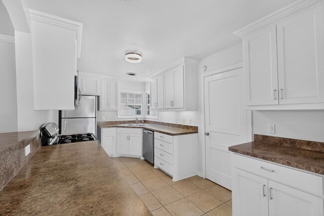 Building Photo - 4812 Wateka Dr