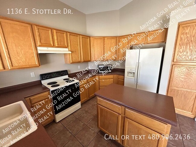 Building Photo - 1136 E Stottler Dr