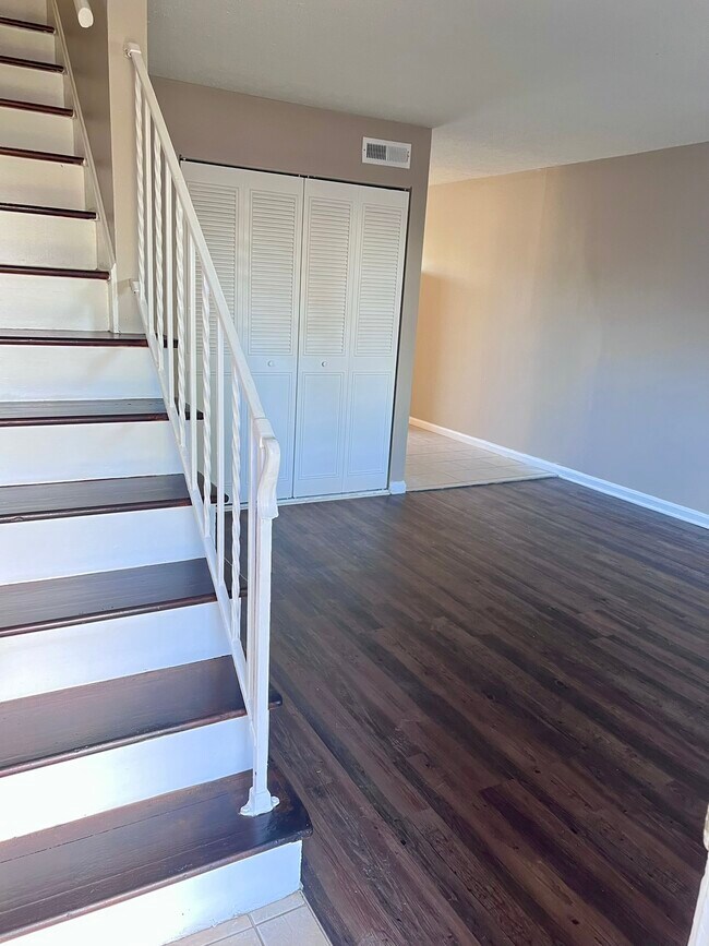 Building Photo - 309 N Marshall Ave