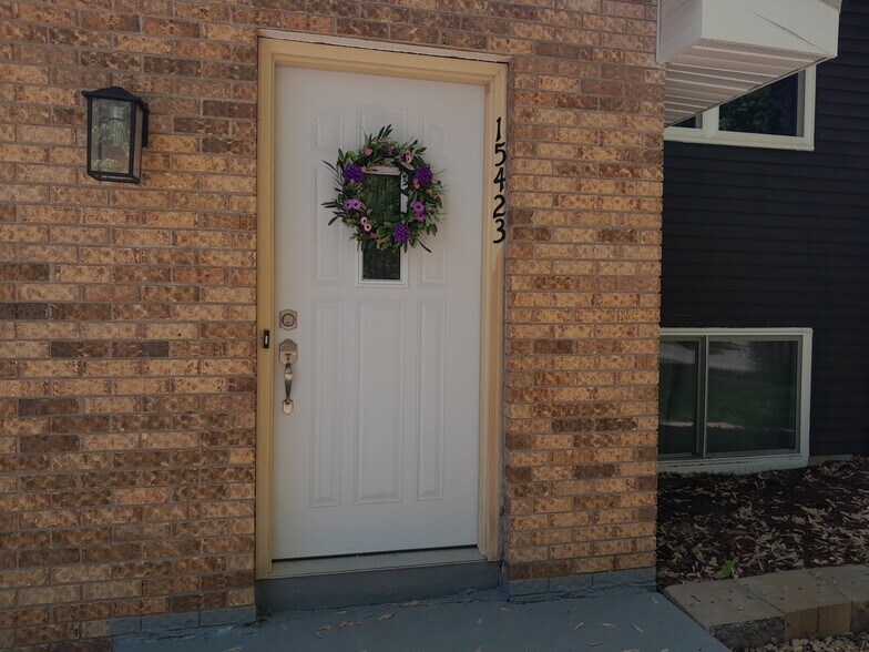 Building Photo - 15423 Trillium Cir
