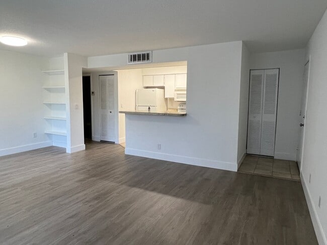 Primary Photo - Beautiful Apartment in Gated Community FUL...