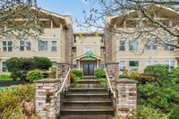 Building Photo - Beautiful 2 bedrooms and 2 bathrooms Condo...