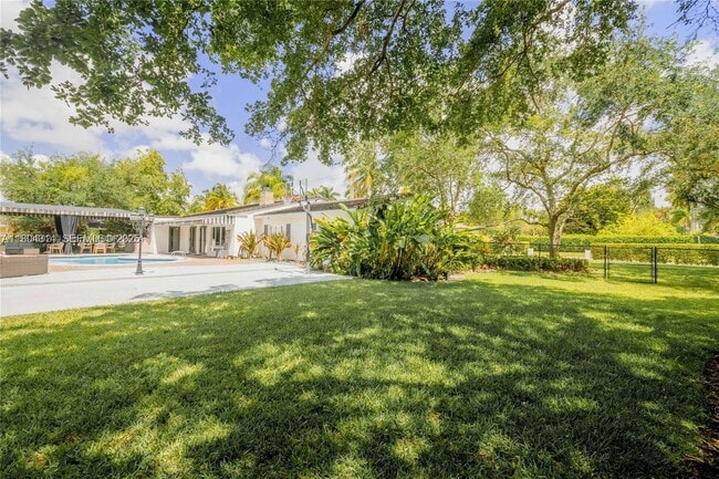 Building Photo - 8500 SW 70th St