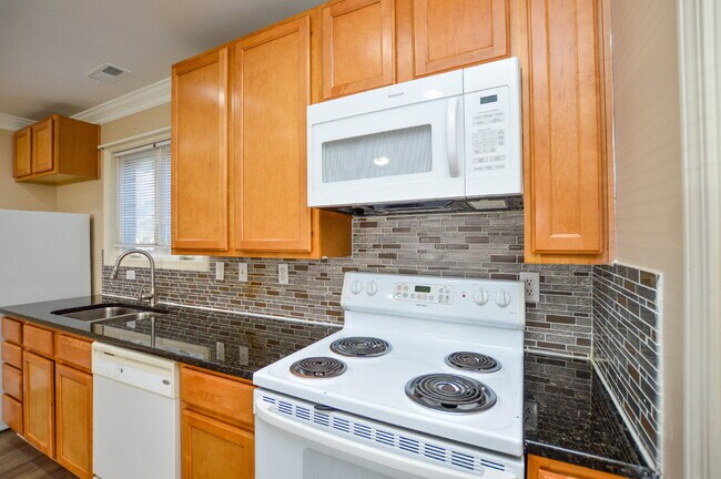 Building Photo - Townhome in Old Town Rock Hill | 3 Bed | 2 Bath | $1,695