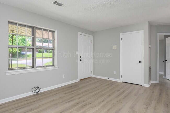 Building Photo - 7742 Holiday Hills Cir