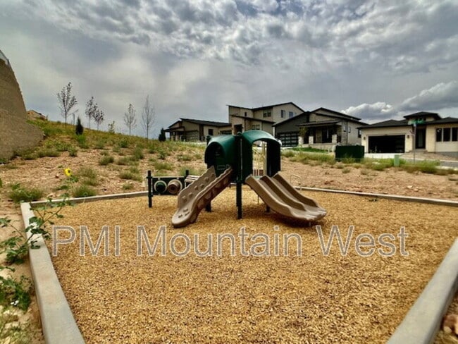 Building Photo - 707 Miller Ave