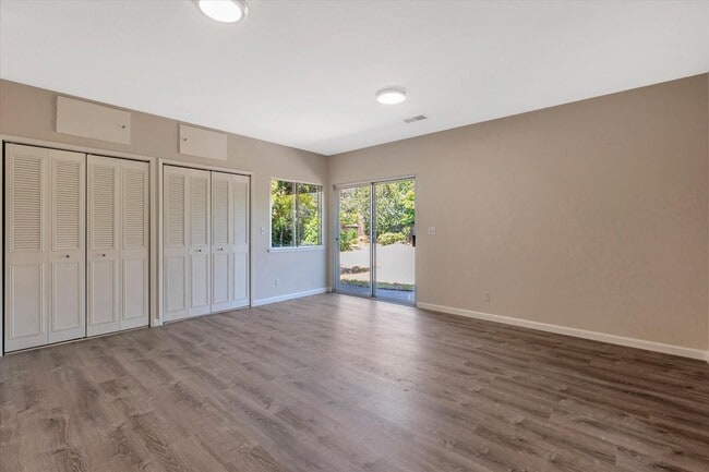 Building Photo - Beautifully Remodeled 4 Bedroom (+ bonus room and closet) 2 Bathroom Mountain View Home!