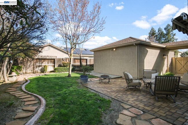 Building Photo - 2301 Mountain Springs Dr