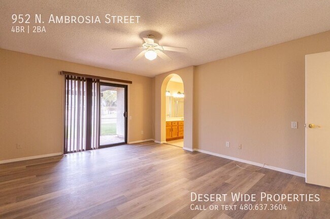 Building Photo - Beautiful 4 Bedroom, 2 Bath on the Golf Co...