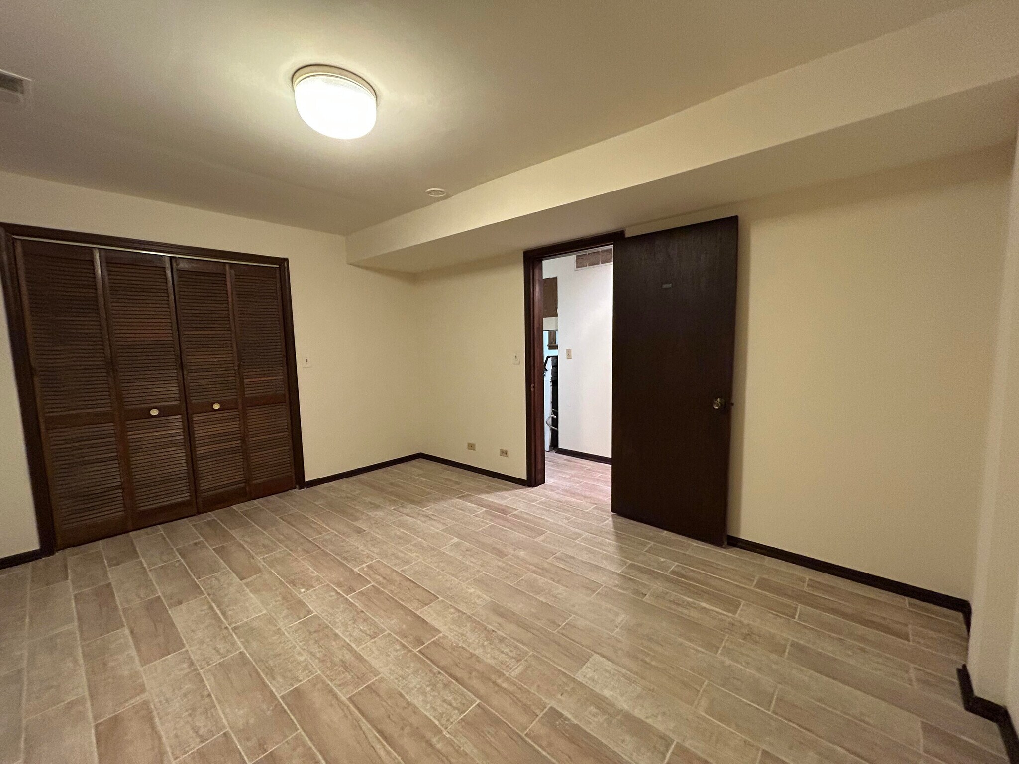 Building Photo - 3146 N Southport Ave