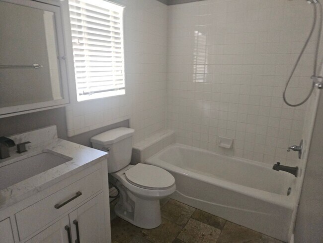Building Photo - 3 bd 2.5 bth north east scottsdale home with pool