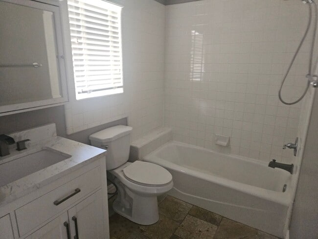Building Photo - 4 bd 2.5 bth north east scottsdale home with pool