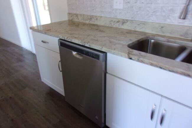 Building Photo - Great home in with great mountain views.