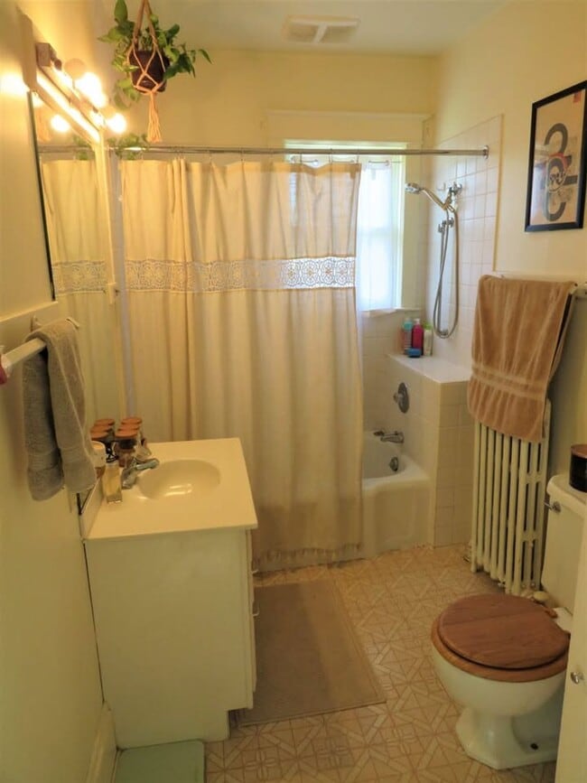 Building Photo - 1421 State St