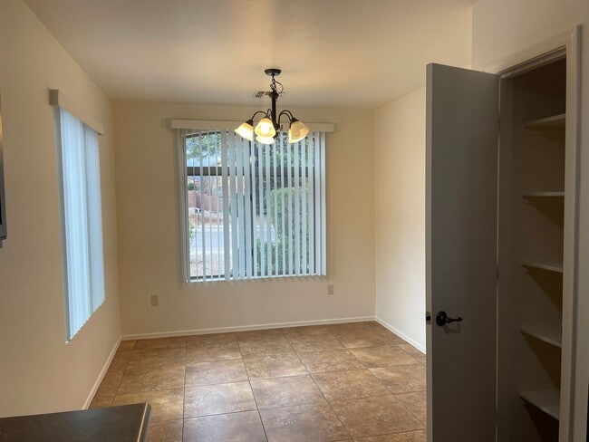 Building Photo - Beautiful Modern New 3Bdm 2Ba Home, Easy A...