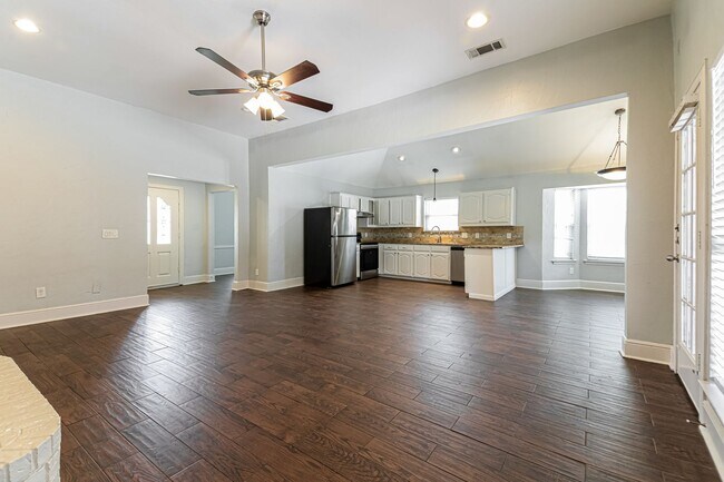 Building Photo - 4 BR/3BA | Newly Renovated Single Family Home | Fenced Patio | Private Pool!
