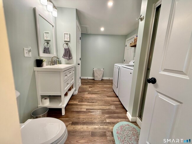 Building Photo - 4 Main St S