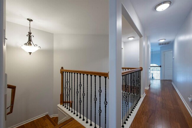 Building Photo - 3238 Enclave Ln