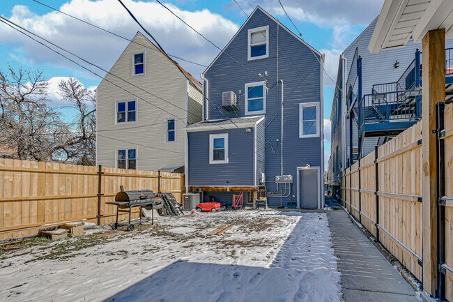 Building Photo - 3056 N Drake Ave